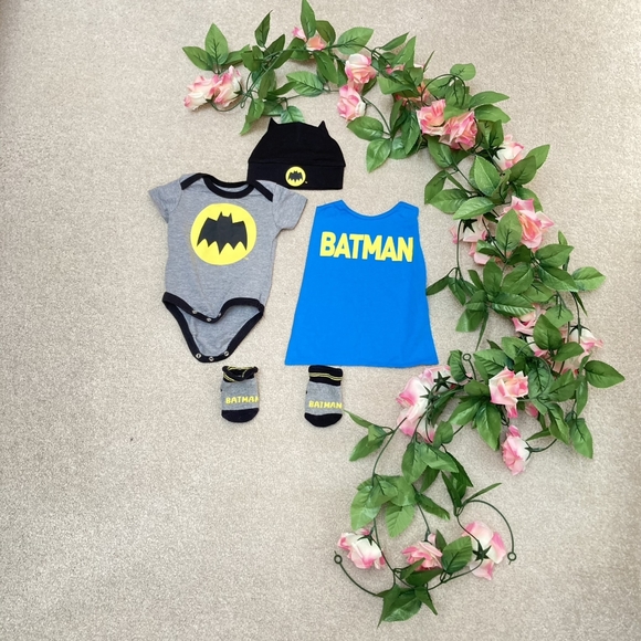 Preloved Baby Boy's Batman Outfit - Perfect for Little Superheroes, 0-6 Months - Picture 8 of 13